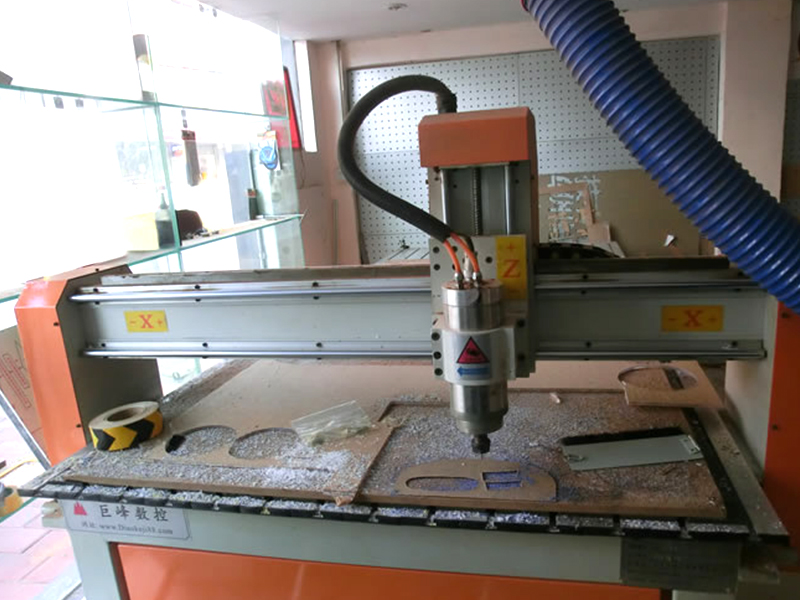 數(shù)控雕刻機(jī)