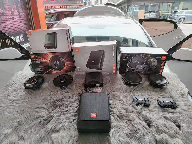 現(xiàn)代朗動(dòng)升級(jí)原車?yán)龋瑸轳{駛加點(diǎn)音樂(lè)