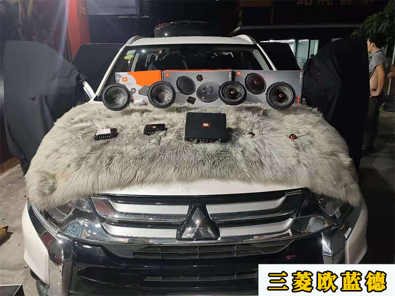 三菱歐藍德升級四門喇叭，加裝處理器調音